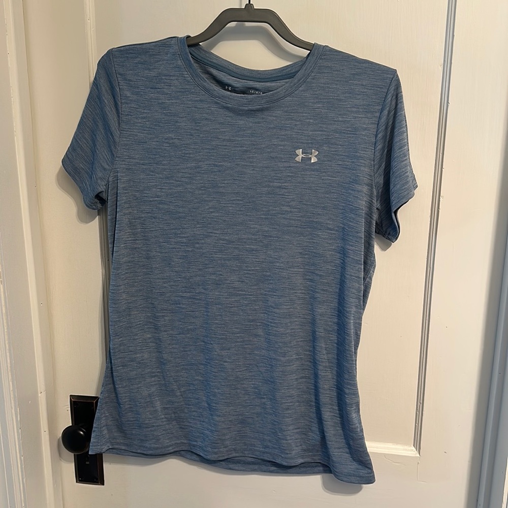 Womens Under Armour top